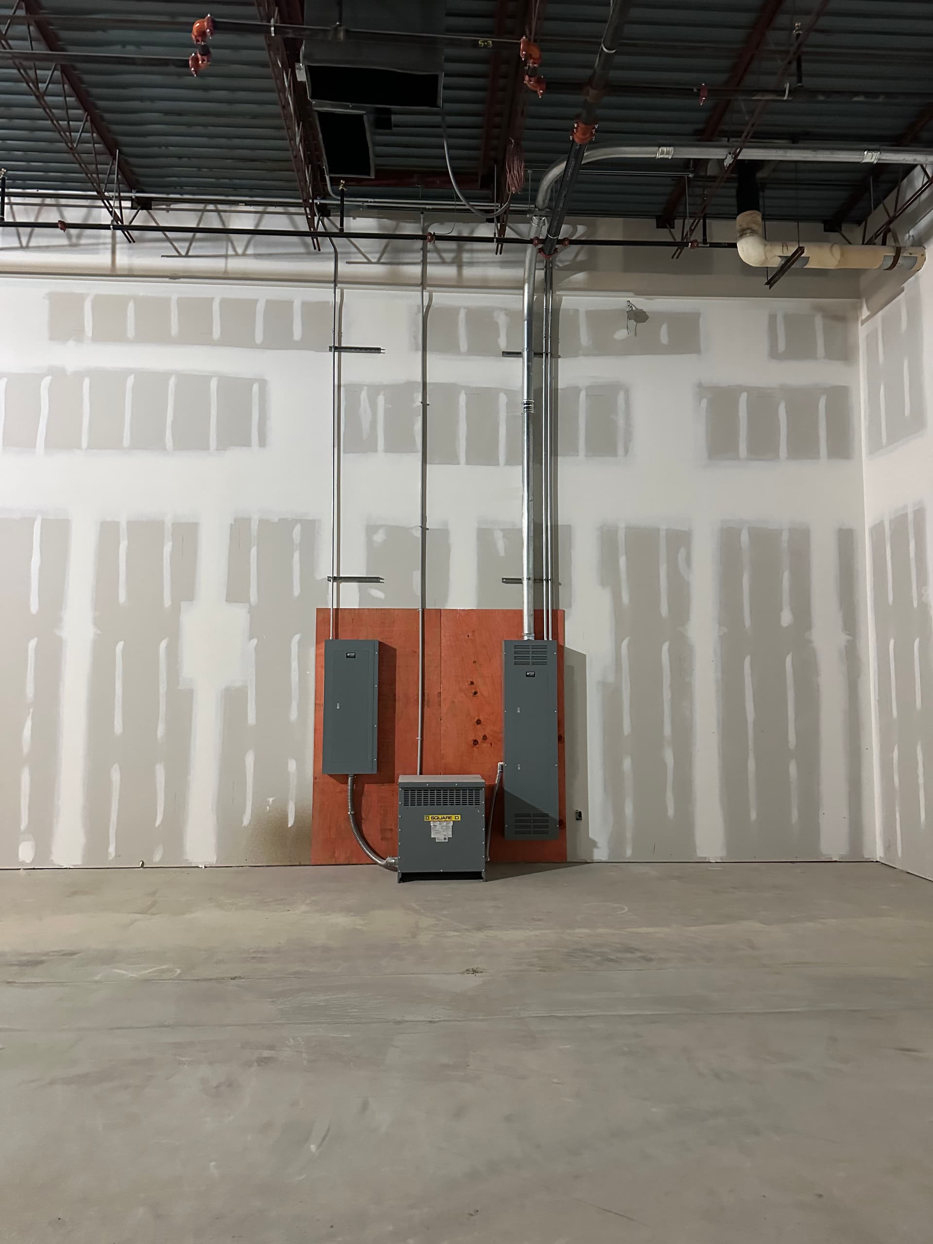 Gallery photos for 480V 3-Phase 400-Amp Service Install for a New Retail Buildout: Image #1
