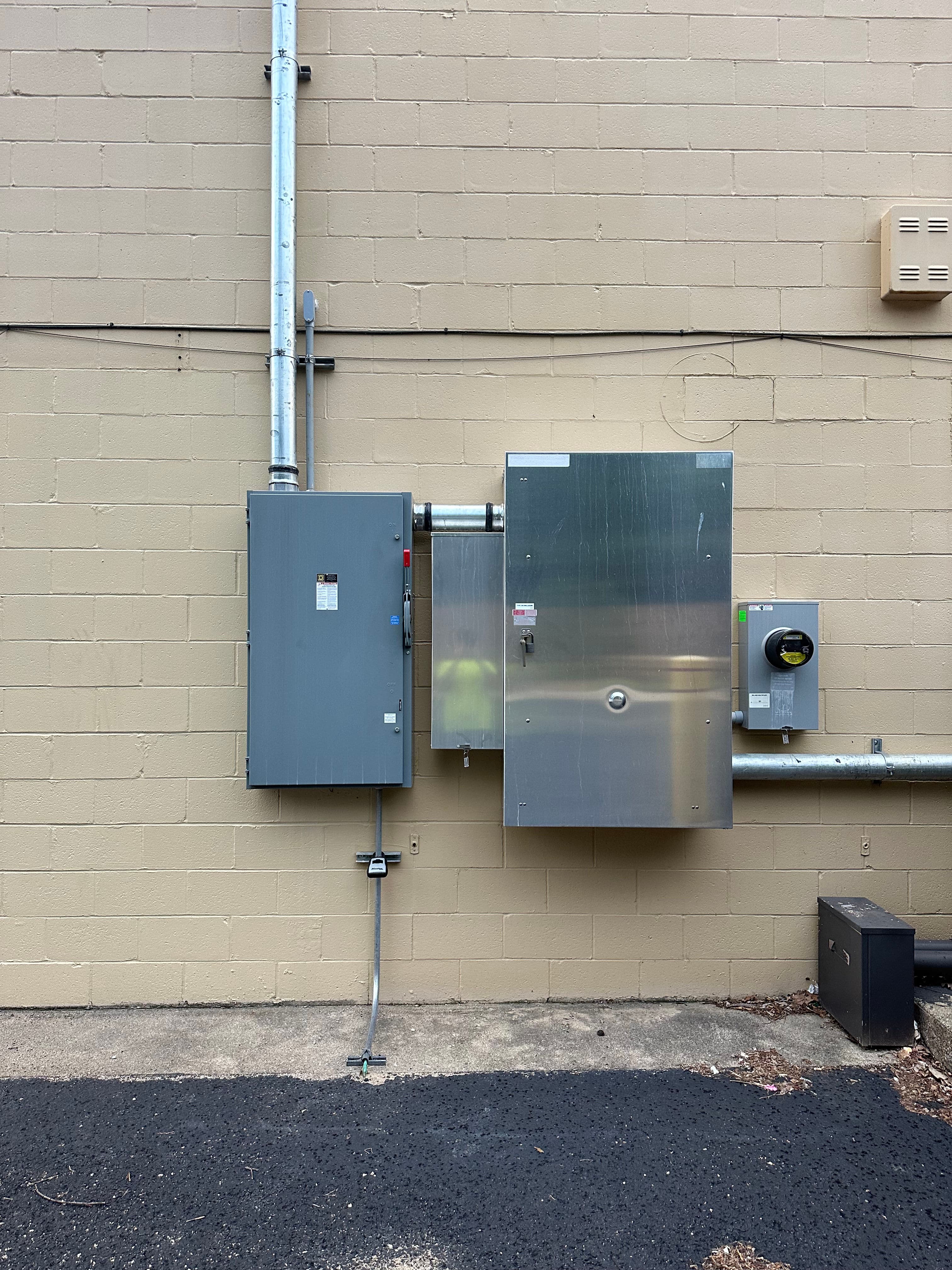 Project 480V 3-Phase 400-Amp Service Install for a New Retail Buildout image